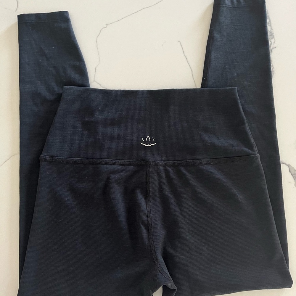 Beyond Yoga High-Waisted Ribbed Black Leggings